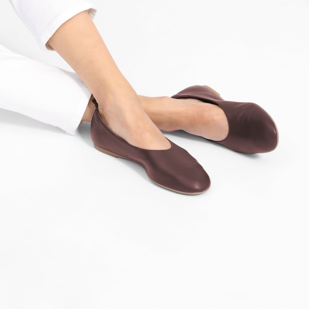 Everlane Day Glove - burgundy color